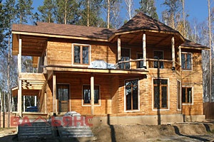 Очередной деревянный дом на Байкальском тракте