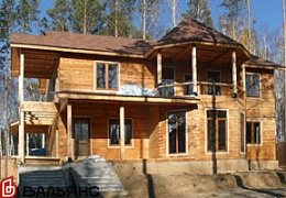 Очередной деревянный дом на Байкальском тракте